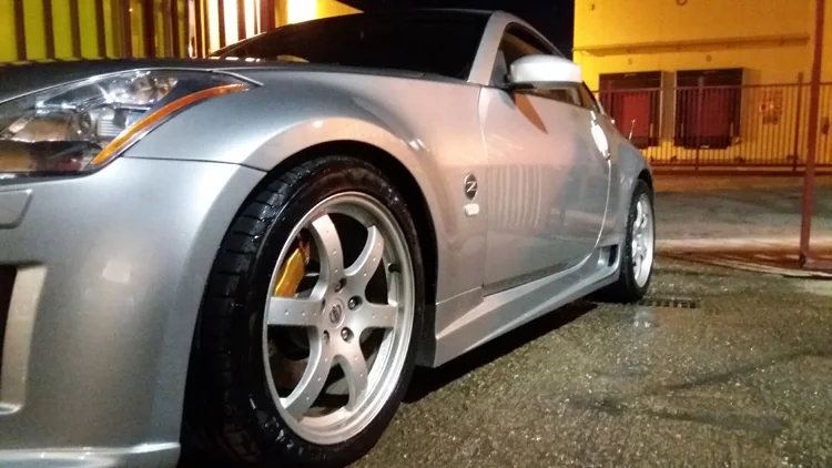 Nissan 350Z plata tras reparación de chapa y pintura